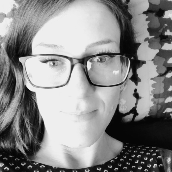 Meet your Posher, Andrea - Picture 2 of 2